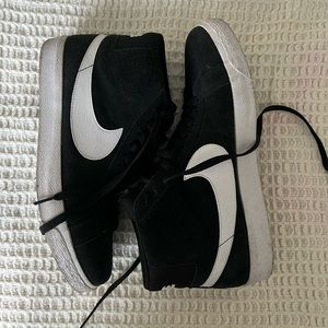 Black Nike high top SB